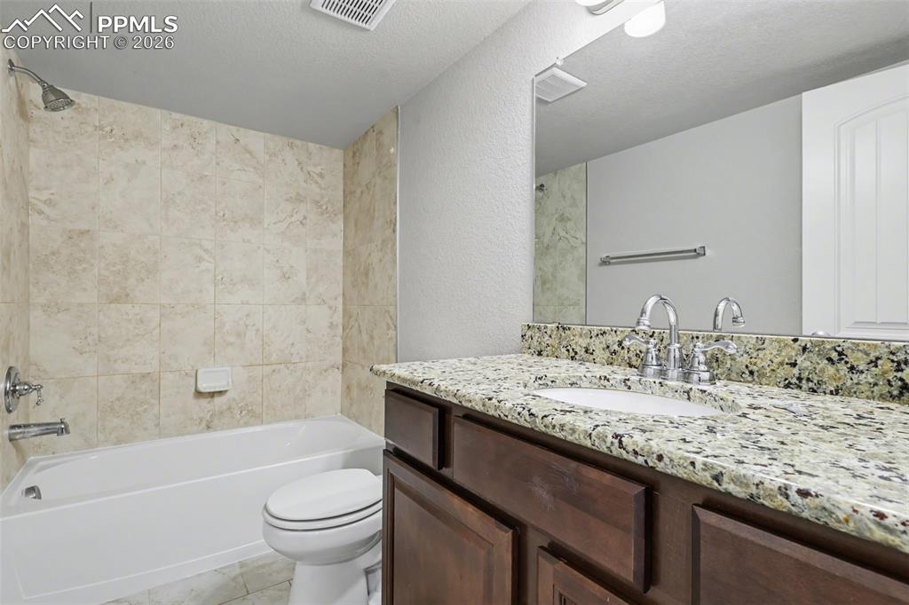 Image 18 of 28: Bathroom