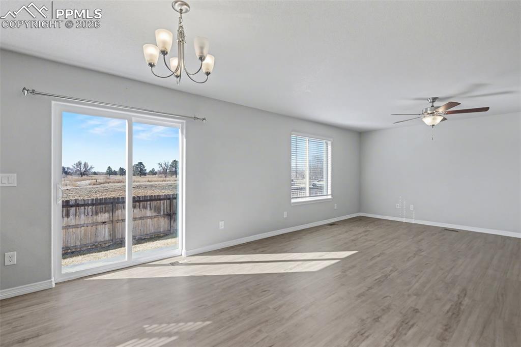 Image 3 of 28: Dining Area