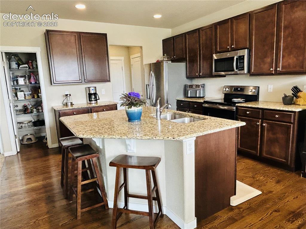 Image 7 of 22: Large granite island