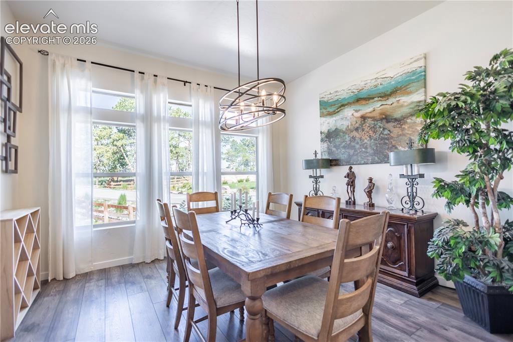 Image 15 of 40: Dining Area
