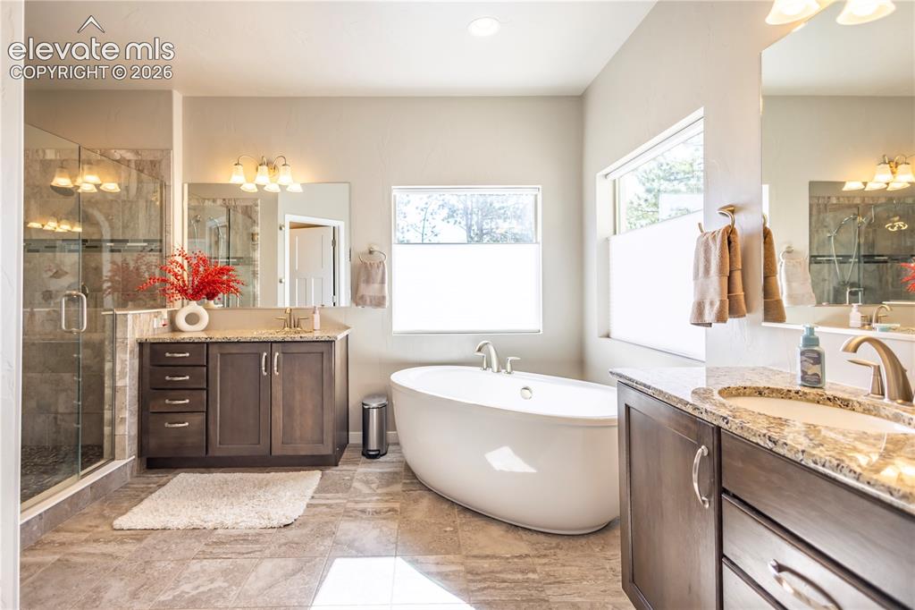 Image 18 of 40: Bathroom