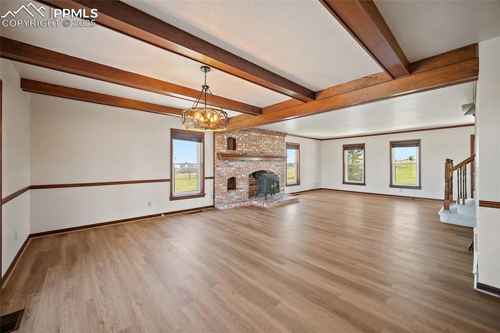 Image 10 of 50: Living Room