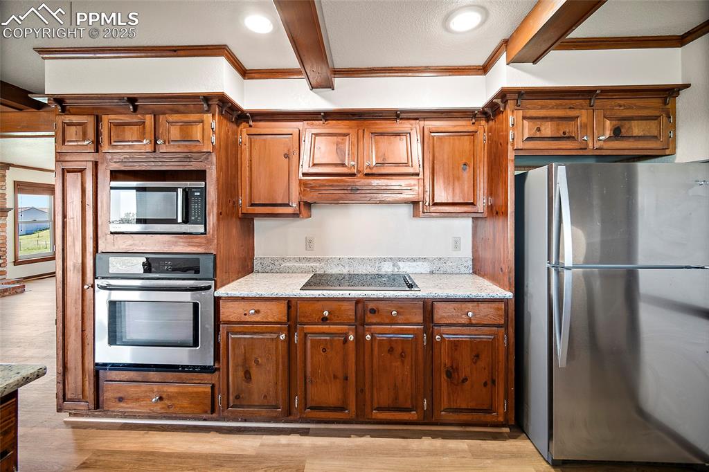 Image 15 of 50: Kitchen