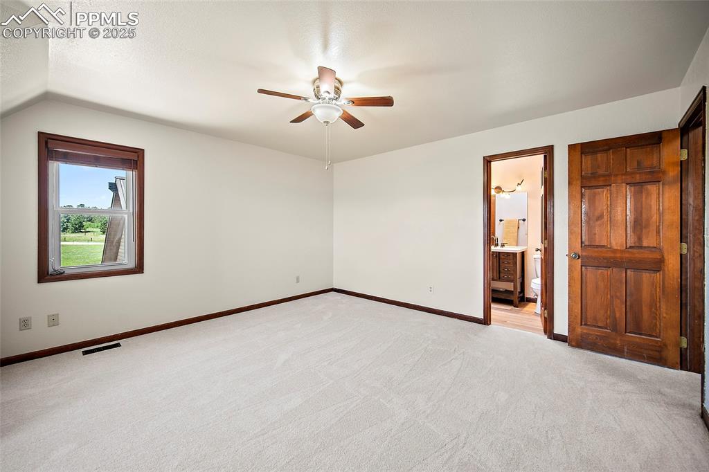 Image 28 of 50: Bedroom