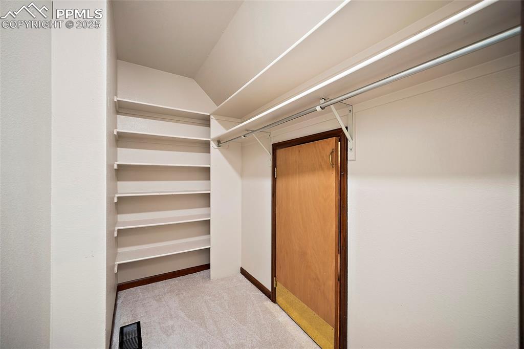 Image 32 of 50: Closet