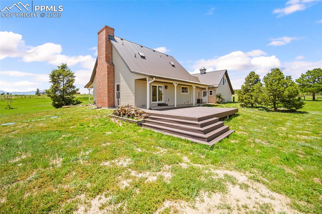 Image 36 of 50: Back of Structure