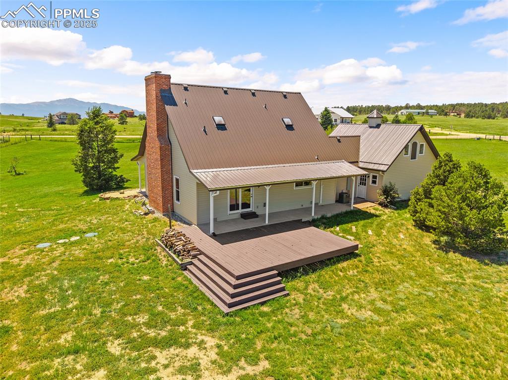 Image 44 of 50: Back of Structure