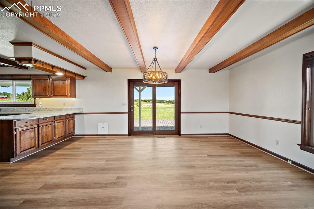 Image 7 of 50: Dining Area