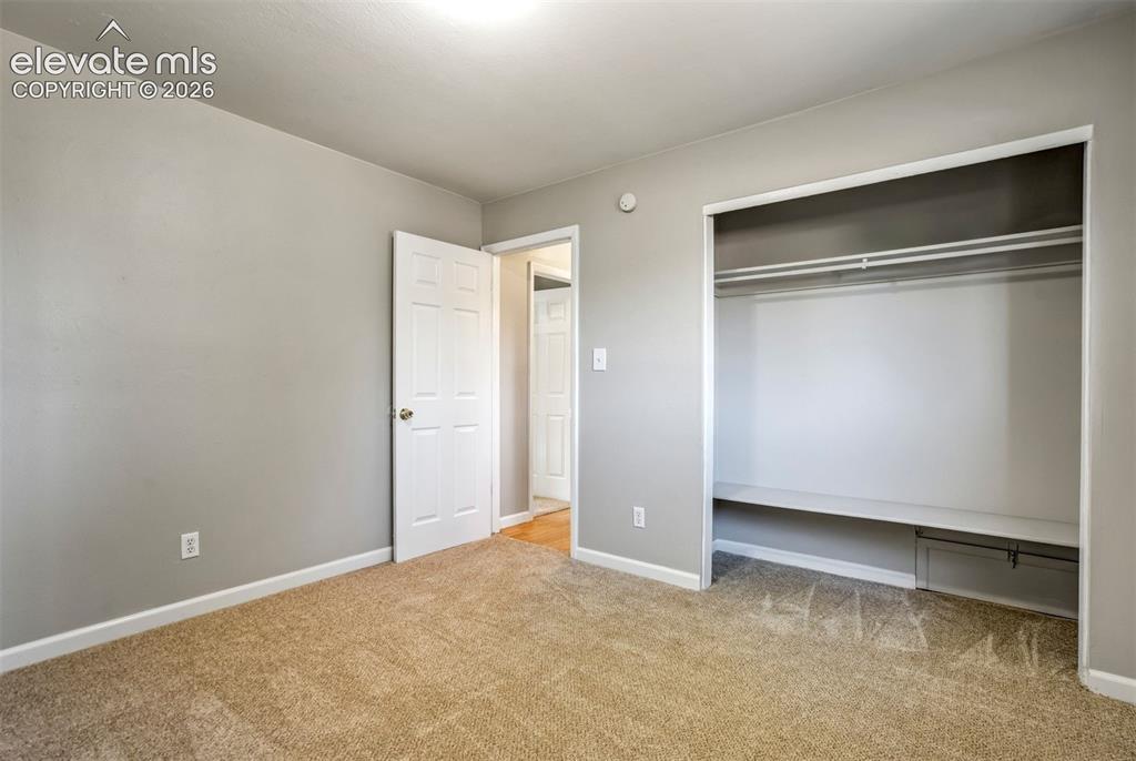 Image 18 of 44: Bedroom