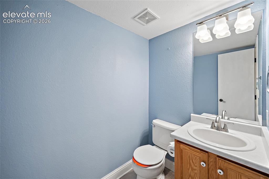 Image 17 of 50: Bathroom