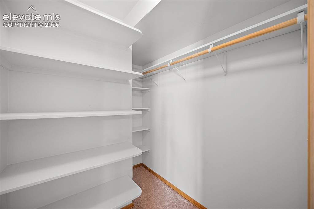 Image 21 of 50: Closet
