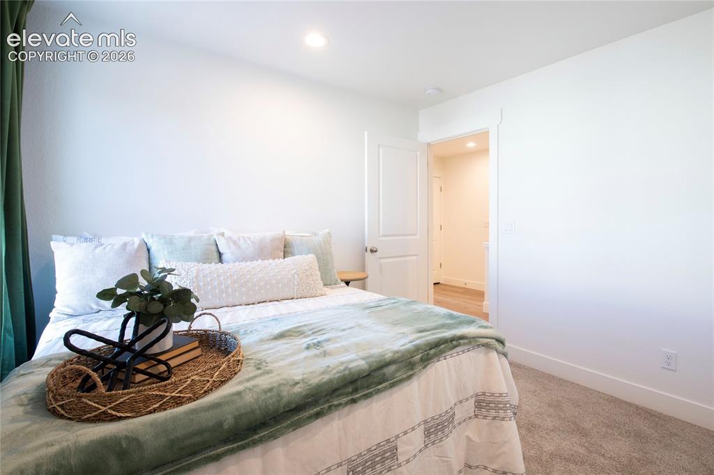 Image 17 of 25: Bedroom