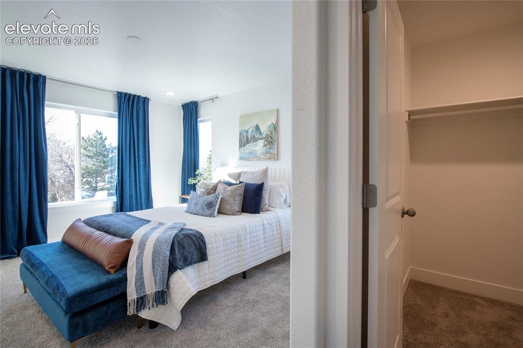 Image 19 of 25: Bedroom