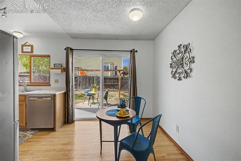 Image 11 of 35: Dining Area