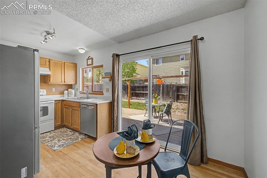 Image 12 of 35: Kitchen