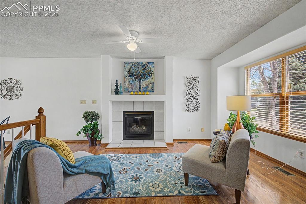 Image 8 of 35: Living Room