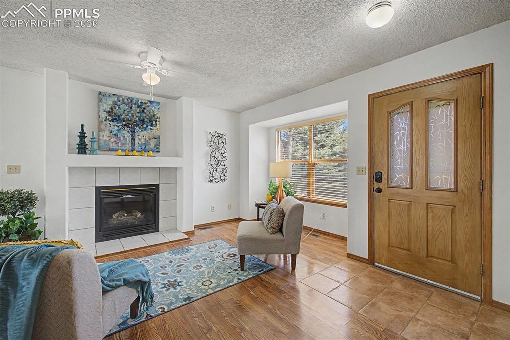 Image 9 of 35: Living Room