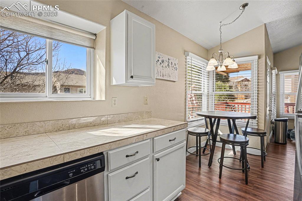 Image 11 of 41: Kitchen