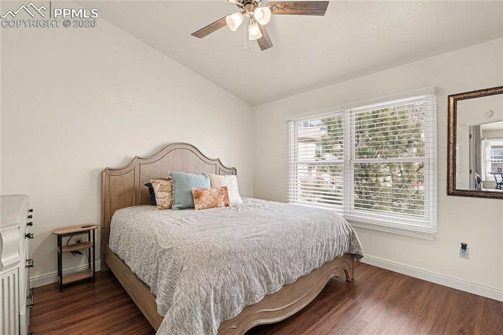 Image 16 of 41: Bedroom