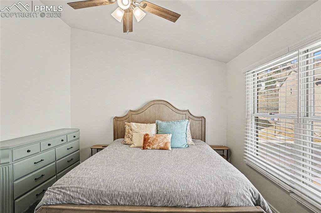 Image 17 of 41: Bedroom