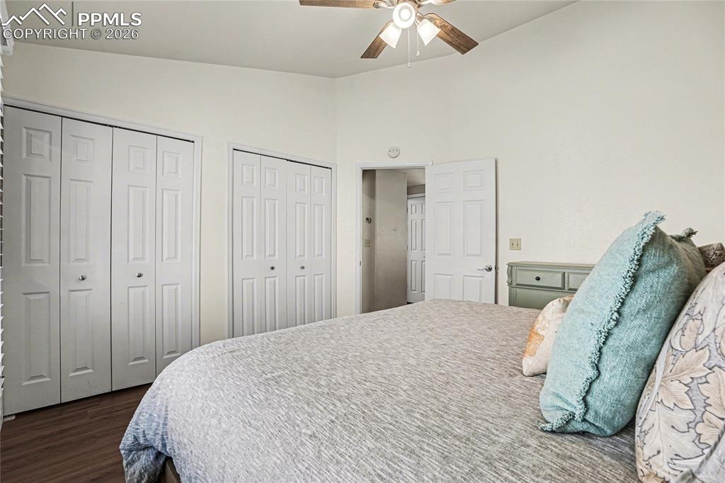 Image 18 of 41: Bedroom