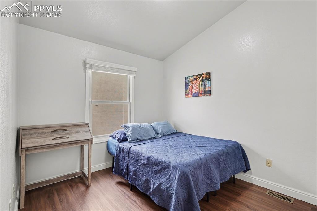 Image 20 of 41: Bedroom