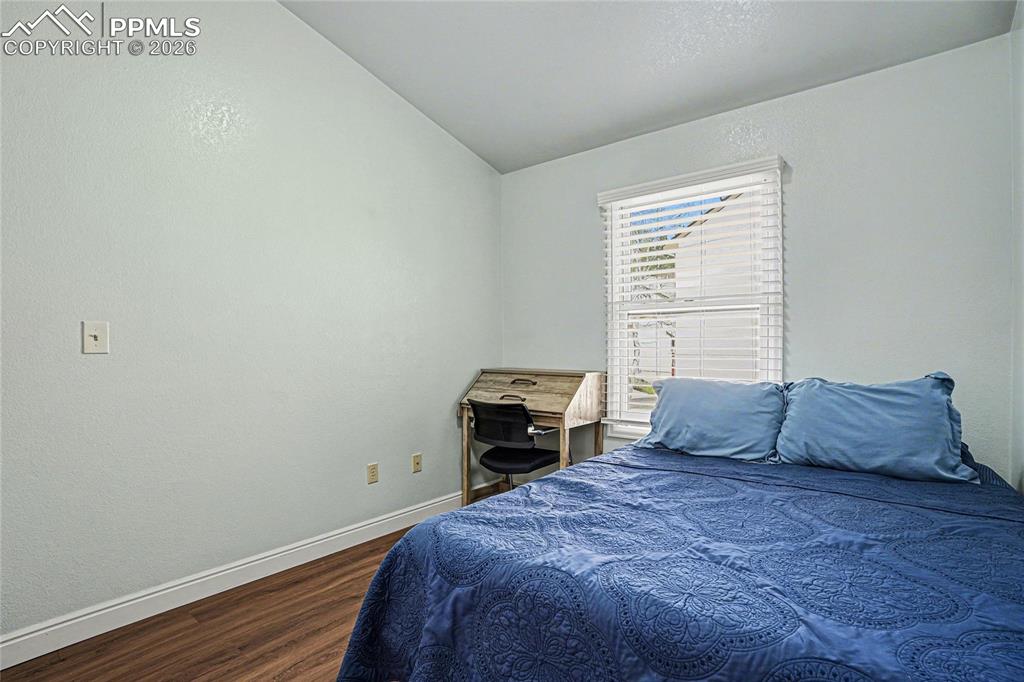 Image 21 of 41: Bedroom