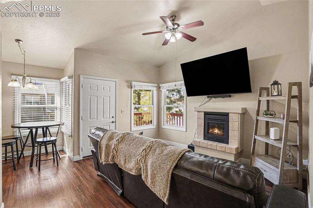 Image 4 of 41: Living Room