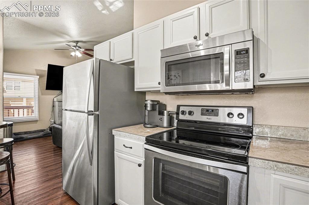 Image 9 of 41: Kitchen