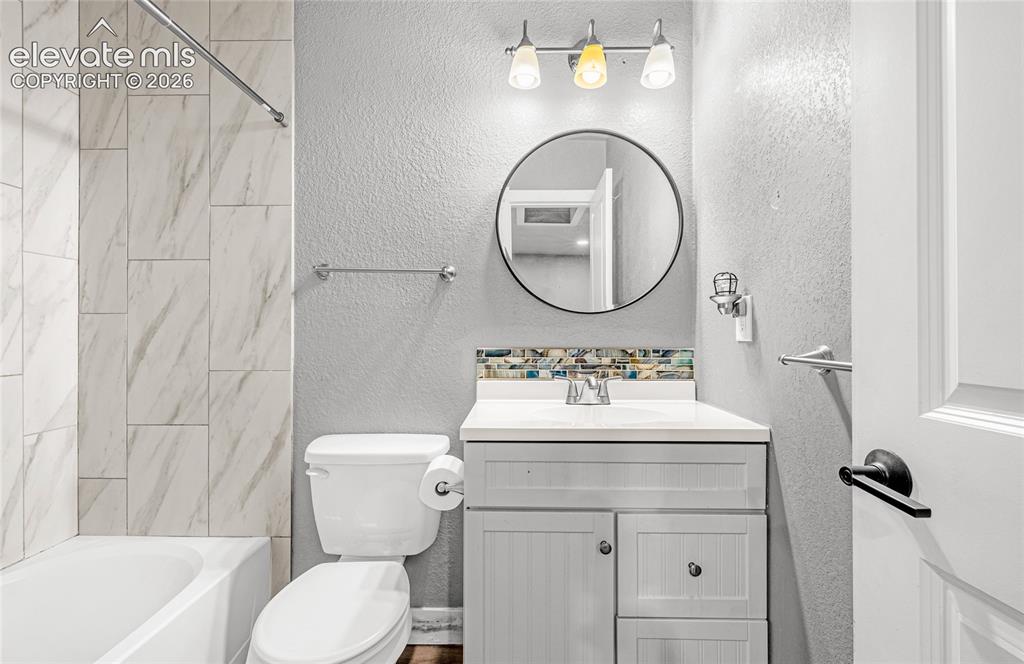 Image 40 of 48: Bathroom