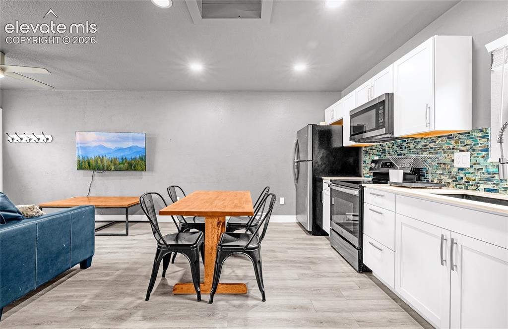 Image 42 of 48: Kitchen