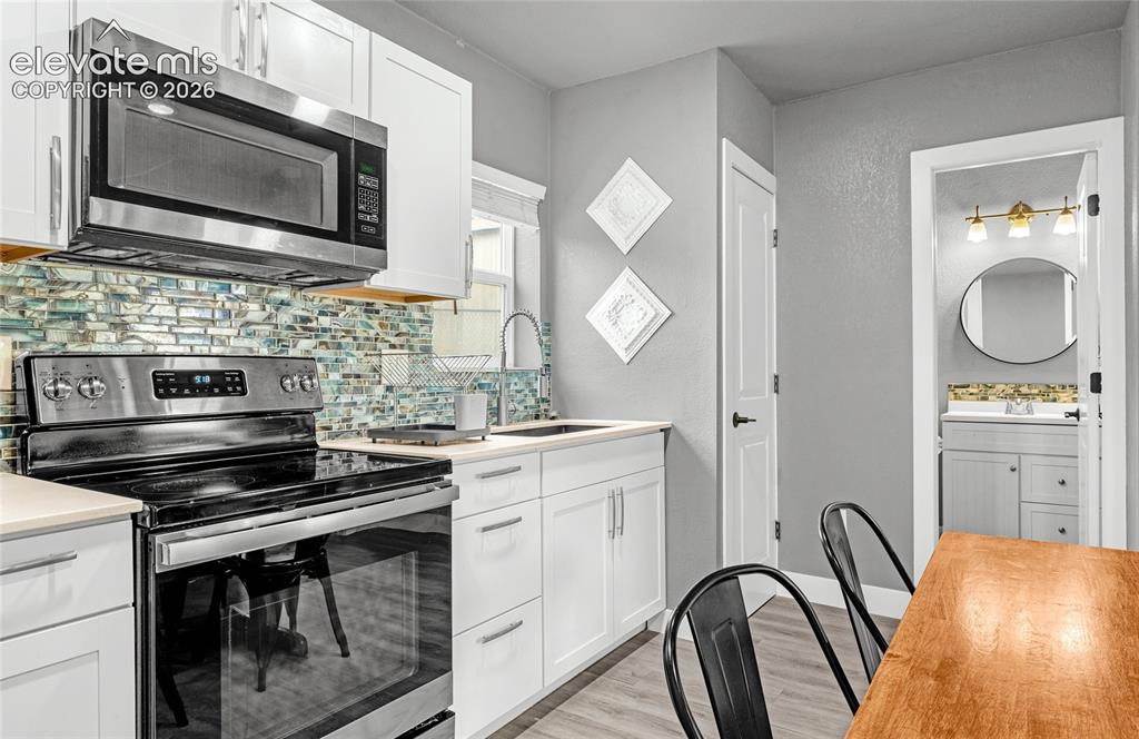 Image 44 of 48: Kitchen