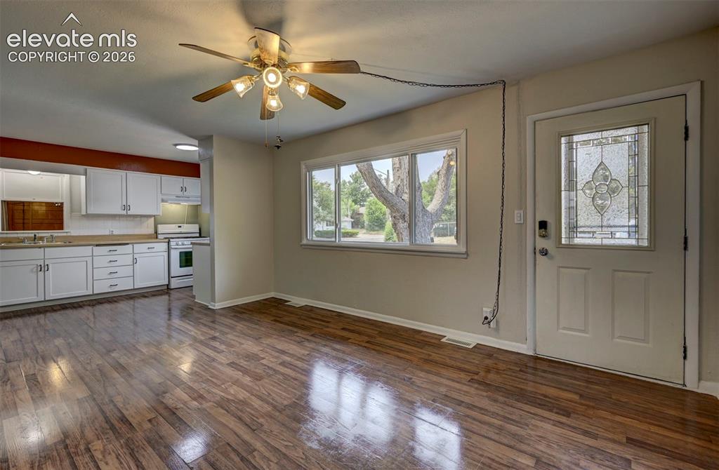 Image 13 of 40: Living Room