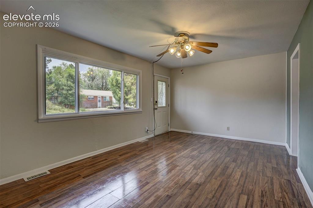 Image 14 of 40: Living Room