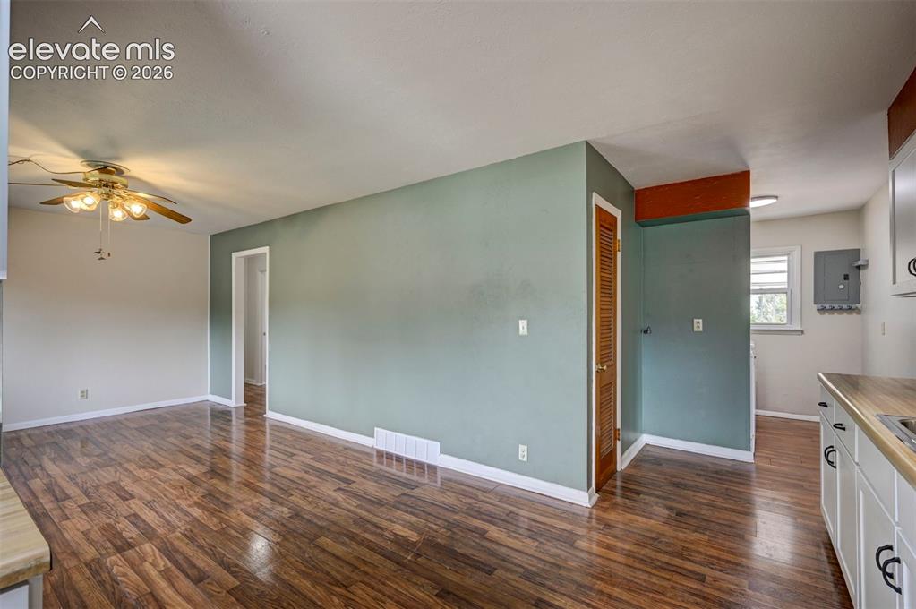 Image 16 of 40: Living Room