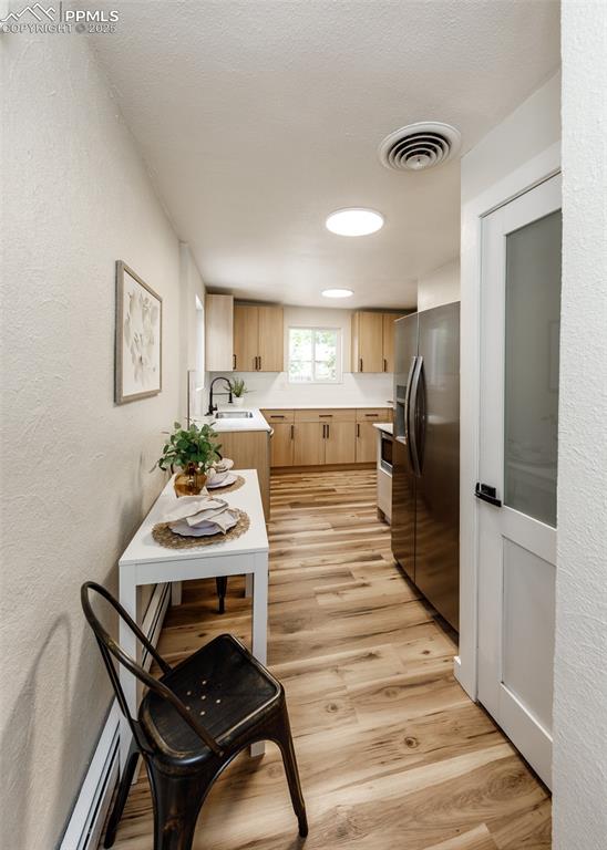 Image 13 of 50: Kitchen