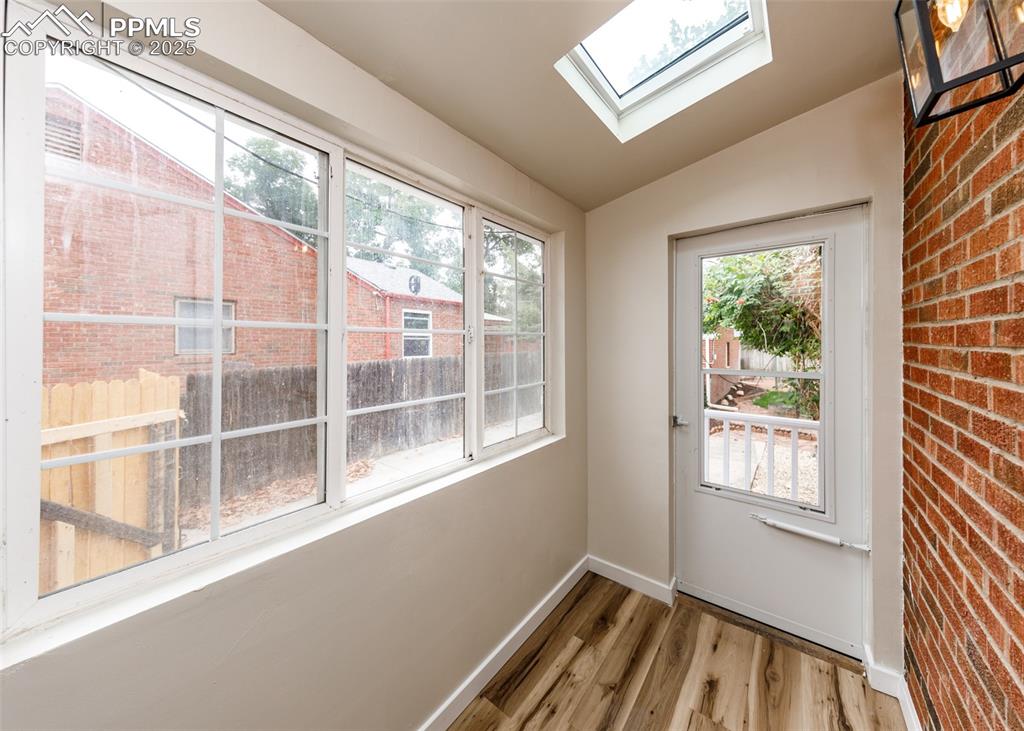 Image 20 of 50: Entry