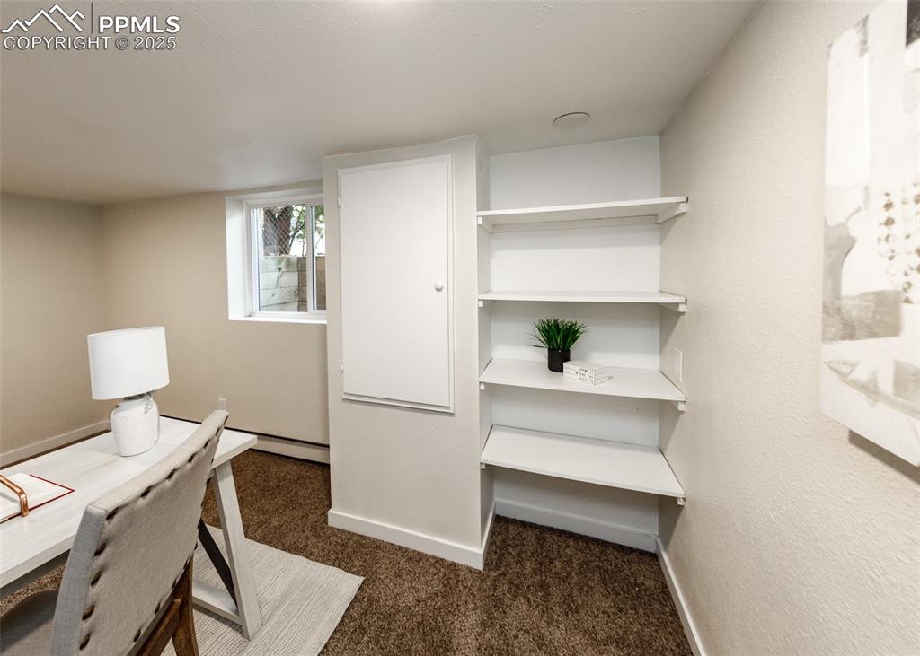 Image 30 of 50: Office