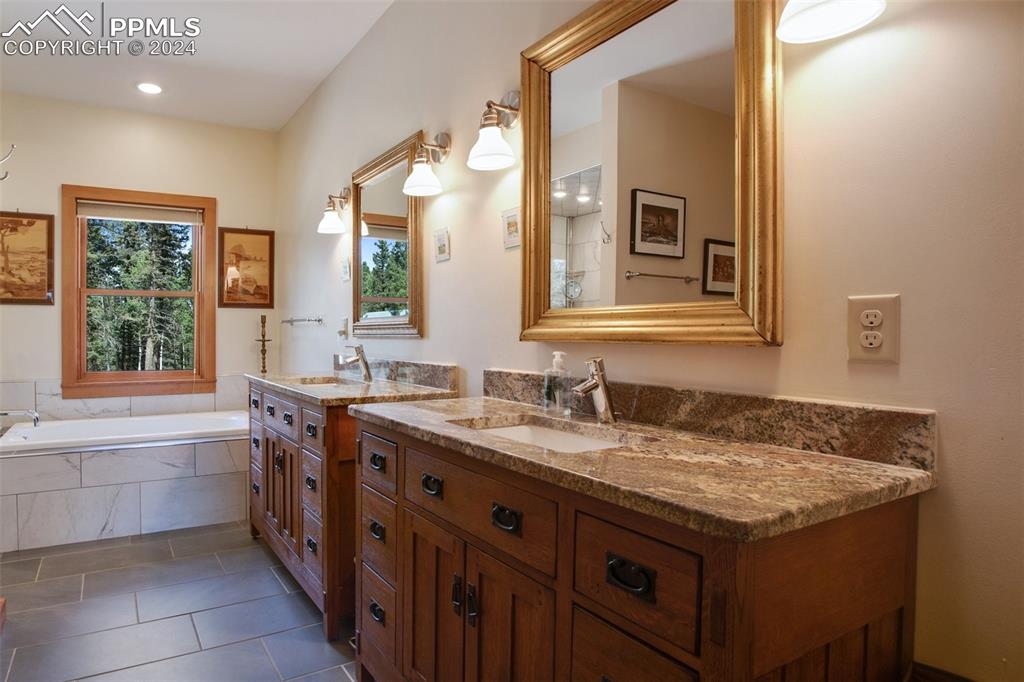 Image 15 of 50: Bathroom
