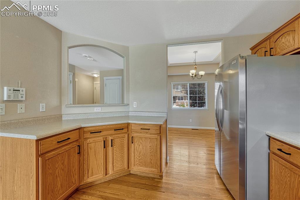 Image 14 of 50: Kitchen