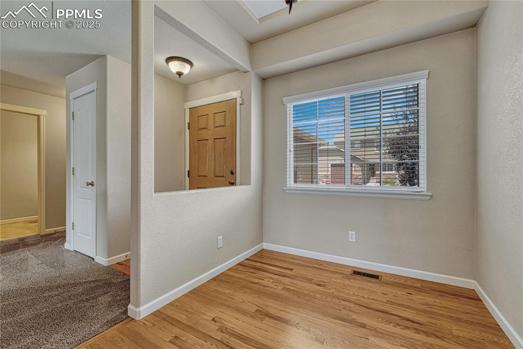 Image 8 of 50: Dining Room