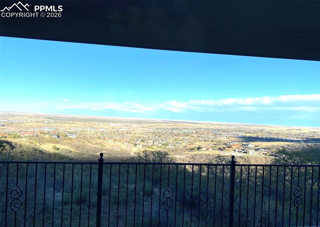 Image 10 of 35: Yard