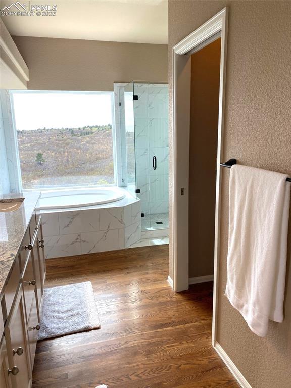 Image 14 of 35: Bathroom