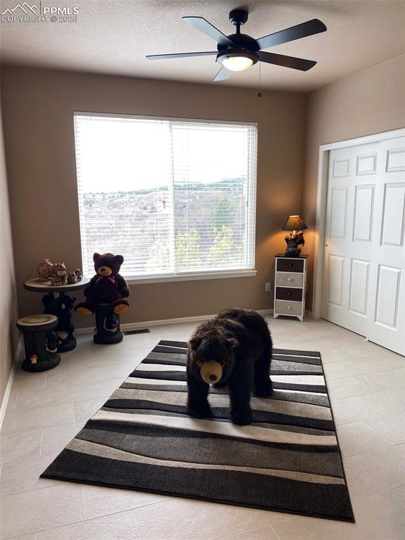 Image 18 of 35: Sitting Room