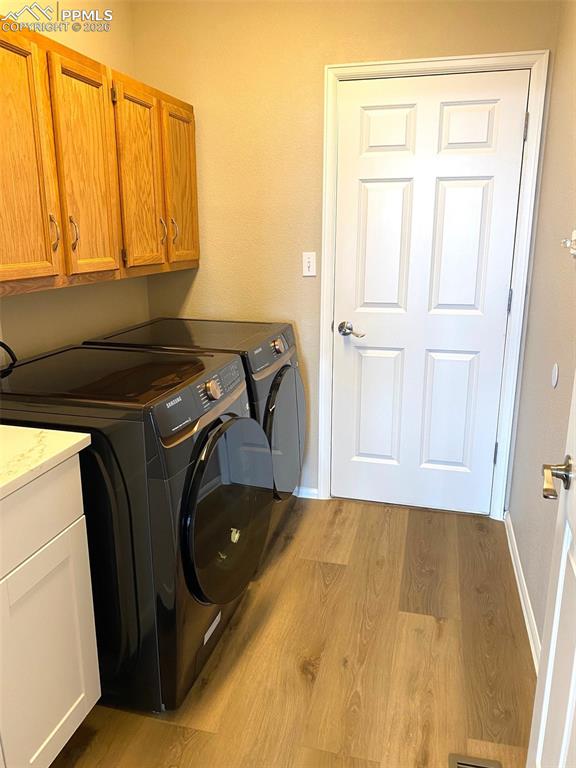 Image 21 of 35: Laundry