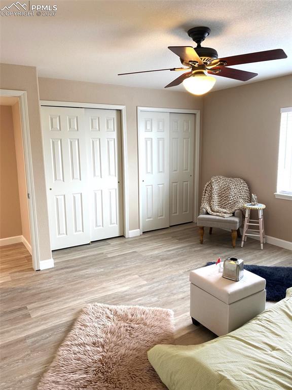 Image 32 of 35: Bedroom