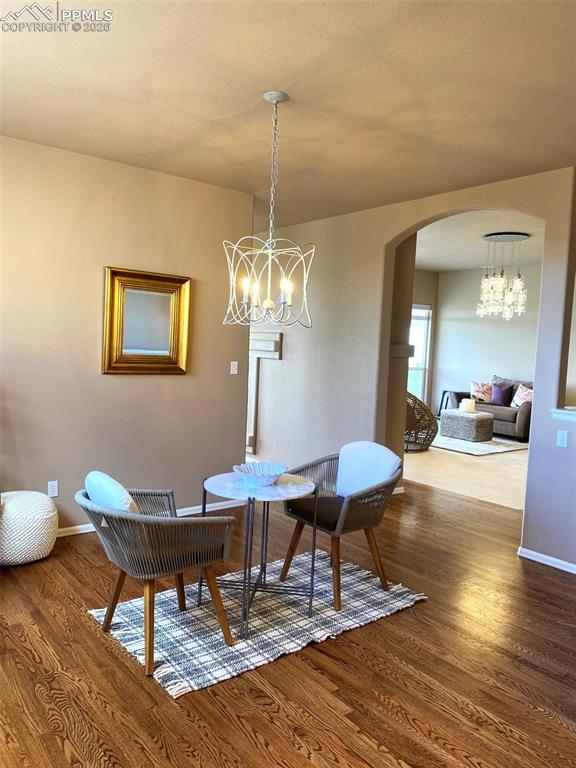 Image 5 of 35: Dining Area