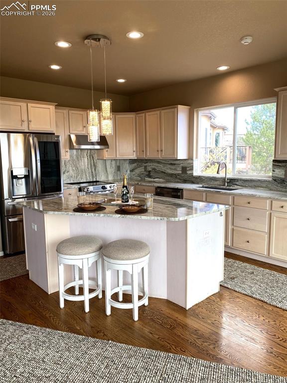 Image 7 of 35: Kitchen