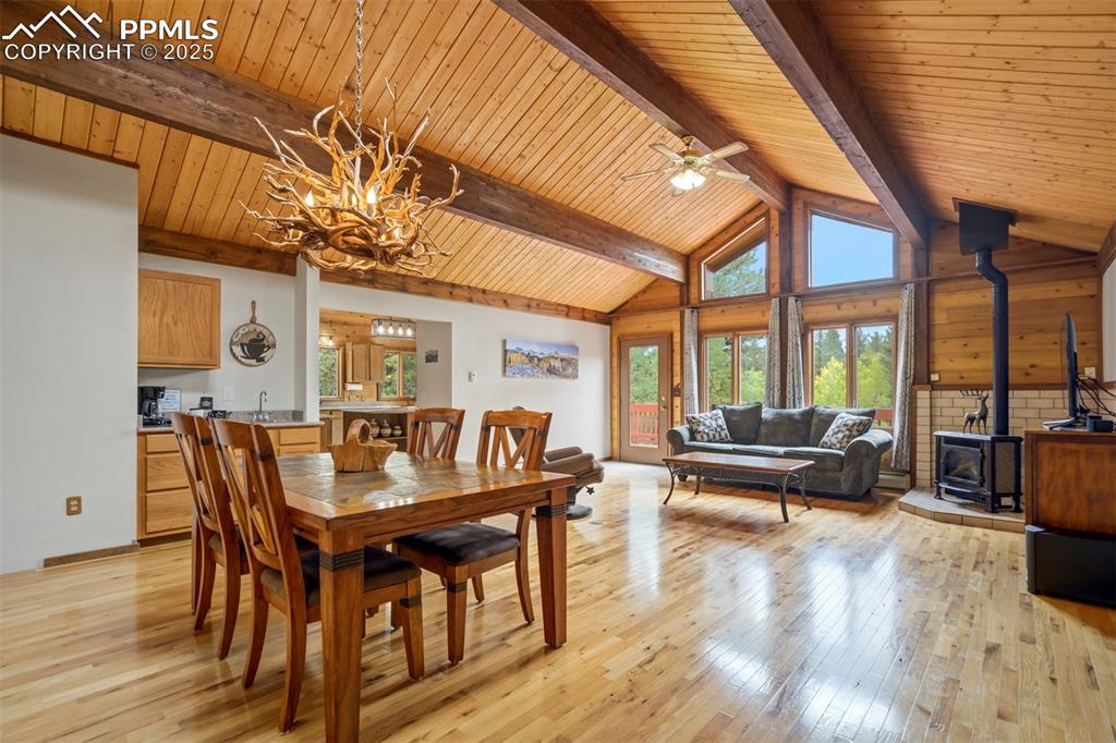 Image 14 of 49: Dining Area