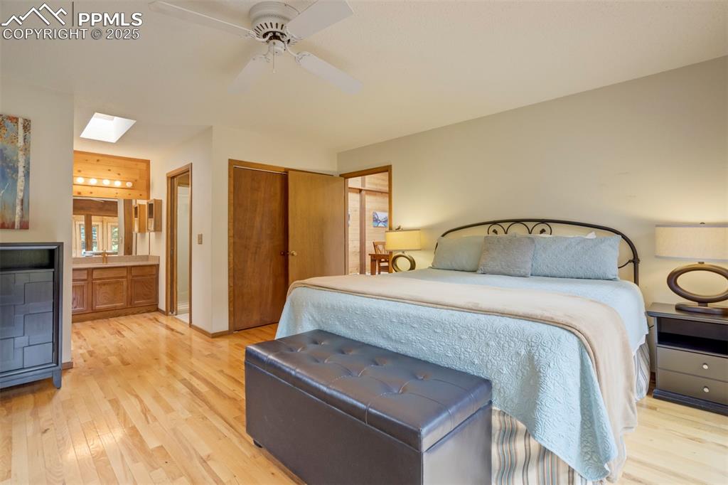 Image 16 of 49: Bedroom